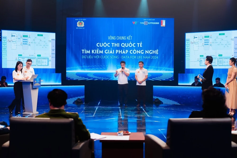 Chung-ket-cuoc-thi-Data-for-life-2024-goi-ten-doi-chien-thang-3.jpg