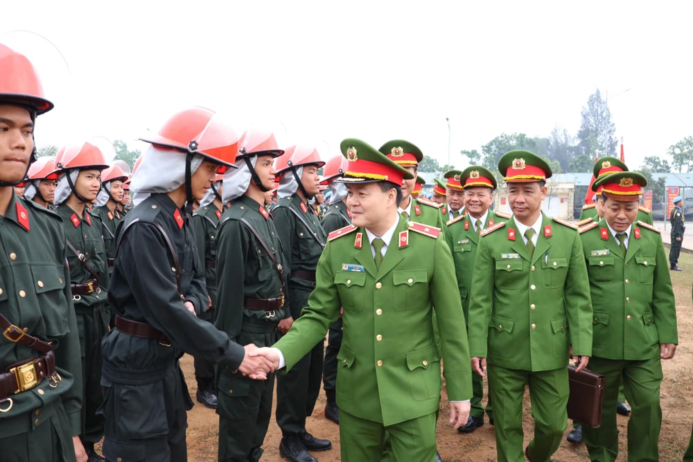 Thiếu tướng Nguyễn Ngọc Vân, Tư Lệnh Cảnh sát cơ động kiểm tra công tác huấn luyện các khối diễu binh, diễu hành