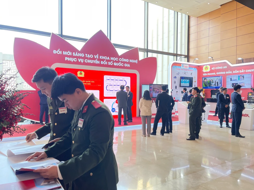 Bo-Cong-an-trien-lam-ung-dung-chuyen-doi-so-quoc-gia-4.jpg