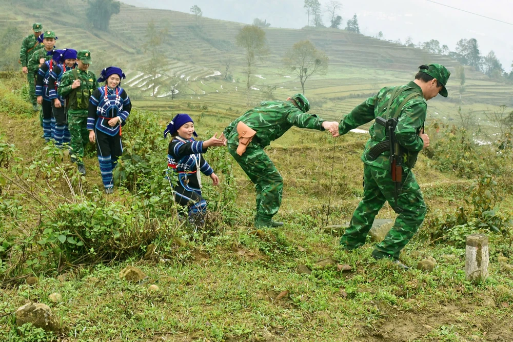 Xay-dung-the-tran-long-dan-vung-manh-ba0-ve-bien-gioi-quóc gia-12.jpg