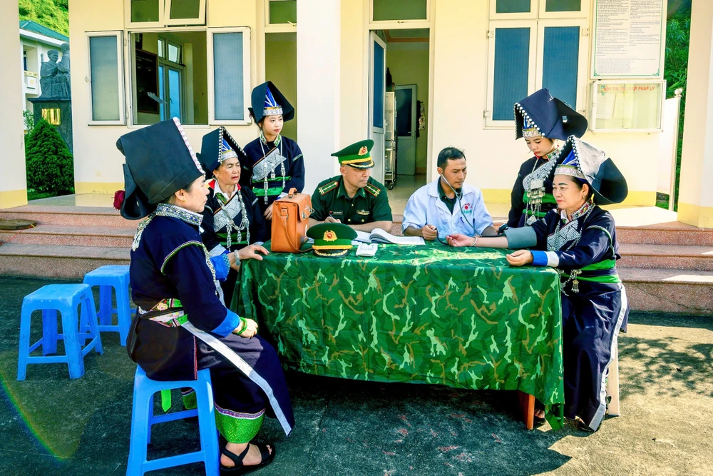 Xay-dung-the-tran-long-dan-vung-manh-ba0-ve-bien-gioi-quóc gia-2.jpg