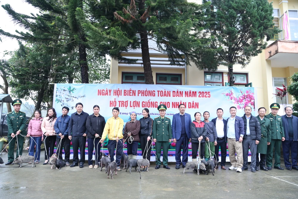 Xay-dung-the-tran-long-dan-vung-manh-ba0-ve-bien-gioi-quóc gia-4.JPG