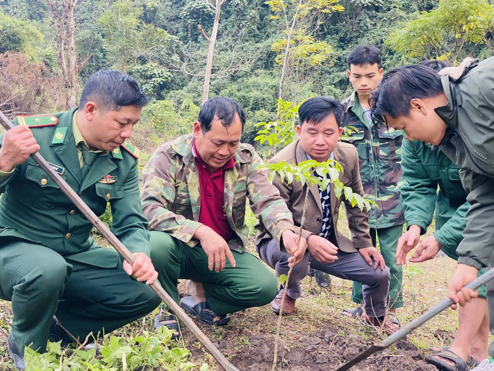 Xay-dung-the-tran-long-dan-vung-manh-ba0-ve-bien-gioi-quoc gia-7.jpg