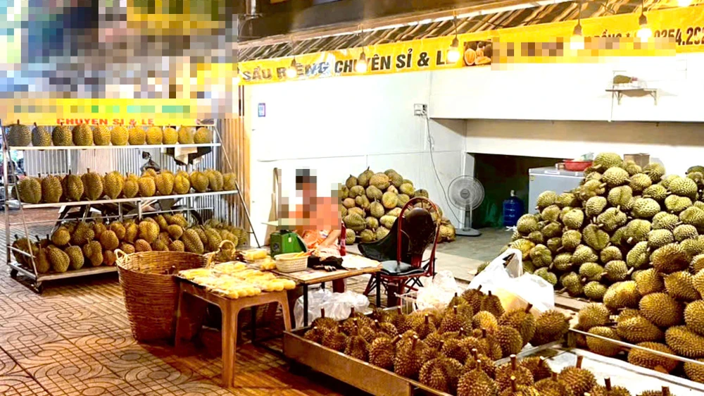 mặc áo mưa,2.jpg