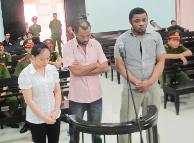 Giảm án đối với hai người Nigeria lừa đảo ảnh 1