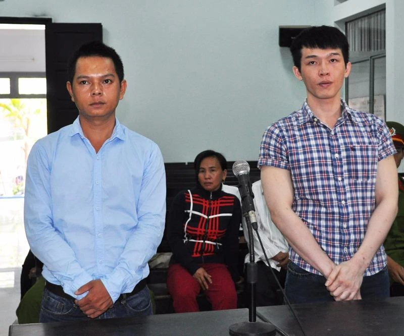 Hai bị cáo tại tòa