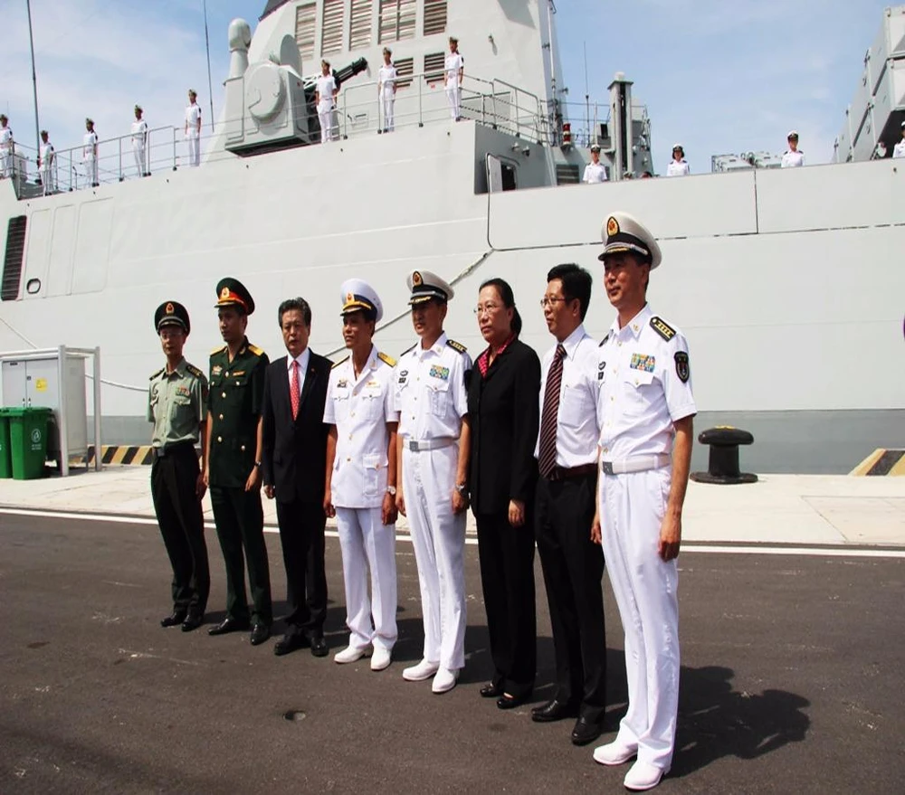 Đón tiếp xã giao ba tàu hải quân Trung Quốc