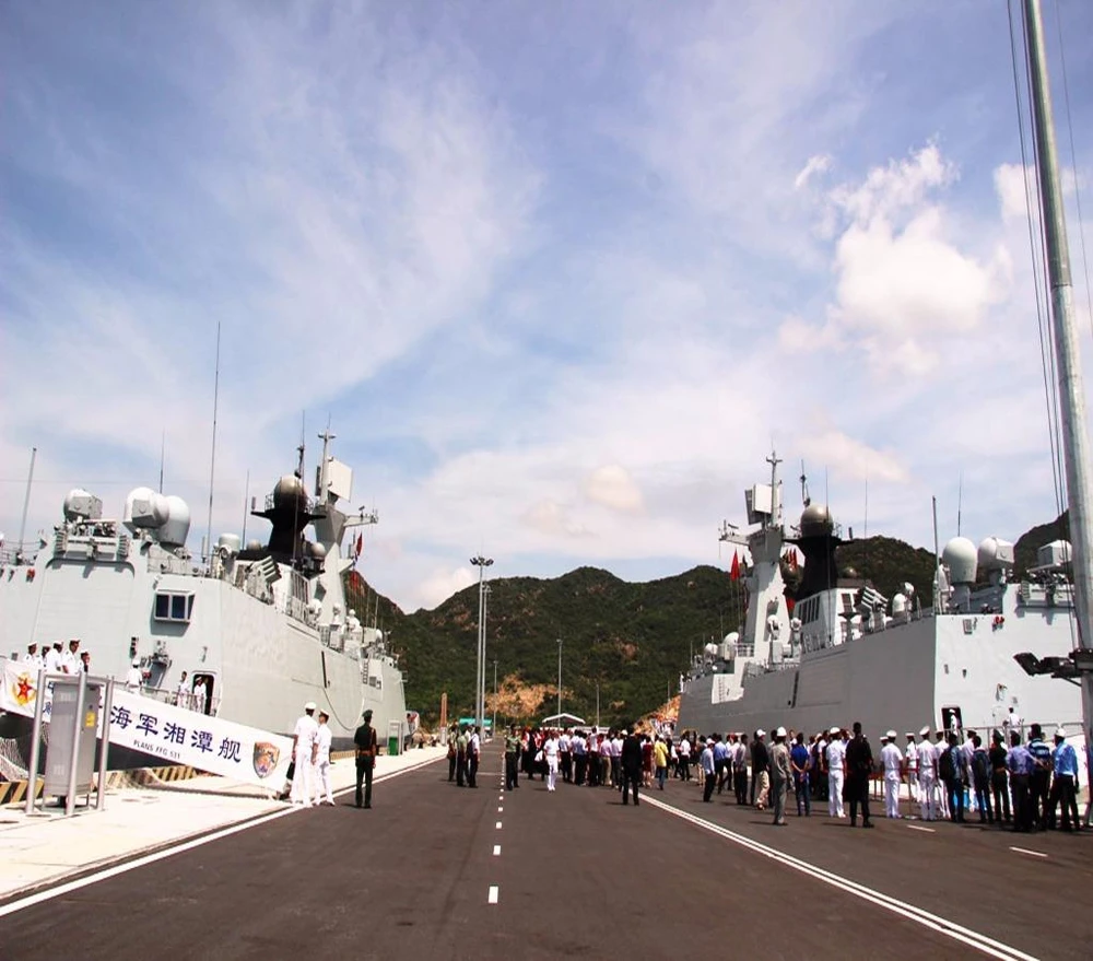 àu hải quân Trung Quốc cập cảng quốc tế Cam Ranh