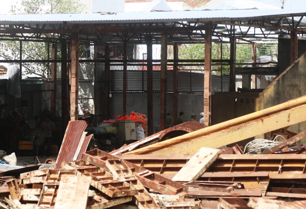 Bình khí đá nổ hất tung nạn nhân lên trời ảnh 1