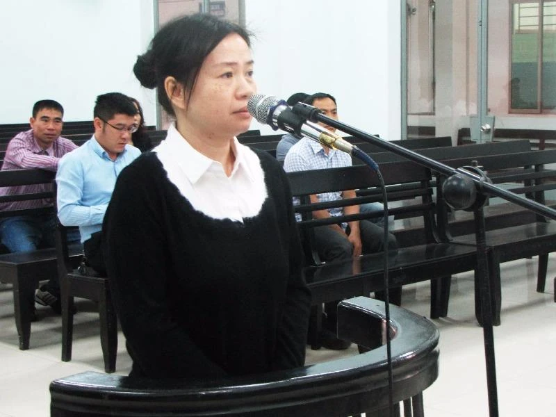 Bị cáo Võ Thị Thu Loan tại phiên tòa ngày 1-3. Ảnh: THIỀU HOA