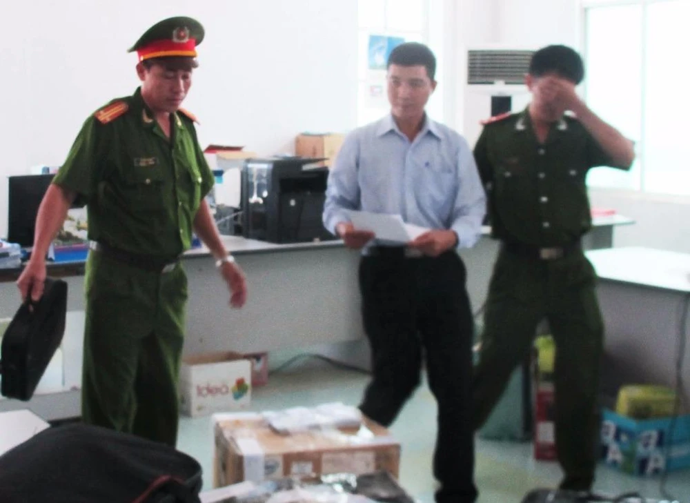 Cơ quan điều tra khám xét nơi làm việc của ông Đoàn Hùng Thắng