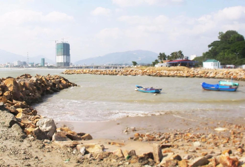 Ngừng hoạt động toàn bộ dự án lấp lấn vịnh Nha Trang ảnh 2