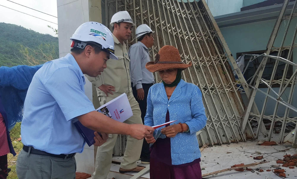 Trợ giúp khẩn cấp người dân vùng tâm bão ảnh 1
