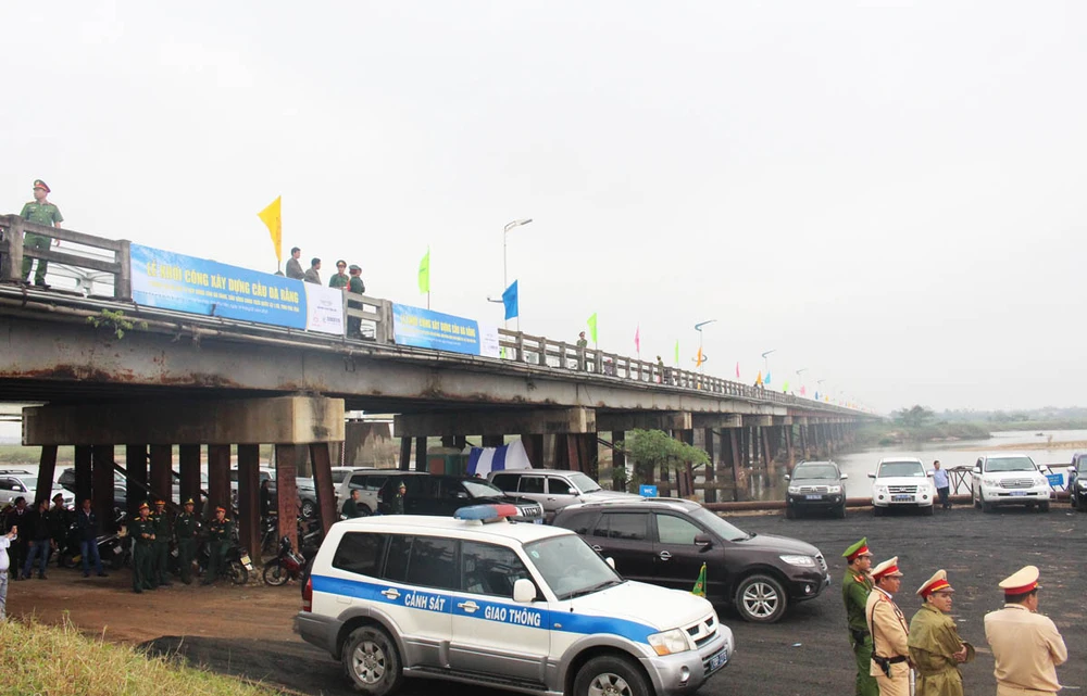 Thêm một cây cầu bắc qua sông dài nhất miền Trung ảnh 3