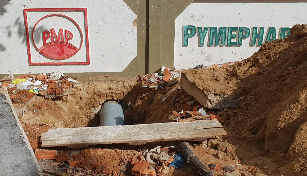 Dân yêu cầu Pymepharco tháo ngay đường ống đấu nối ảnh 2