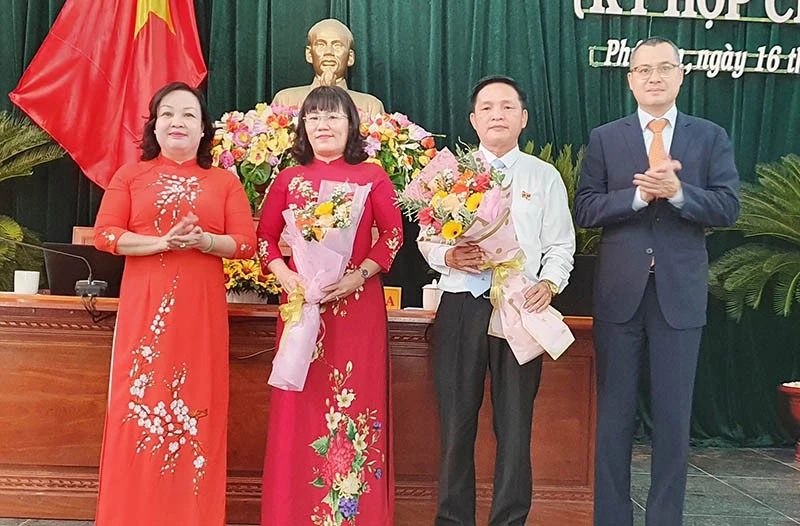 Ông Trần Hữu Thế tái đắc cử Chủ tịch UBND tỉnh Phú Yên ảnh 5 Ông Trần Hữu Thế tái đắc cử Chủ tịch UBND tỉnh Phú Yên ảnh 5