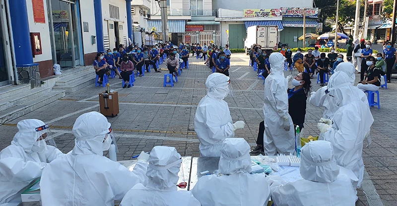 Nhiều bệnh nhân COVID-19 ở Phú Yên diễn biến nặng ảnh 2