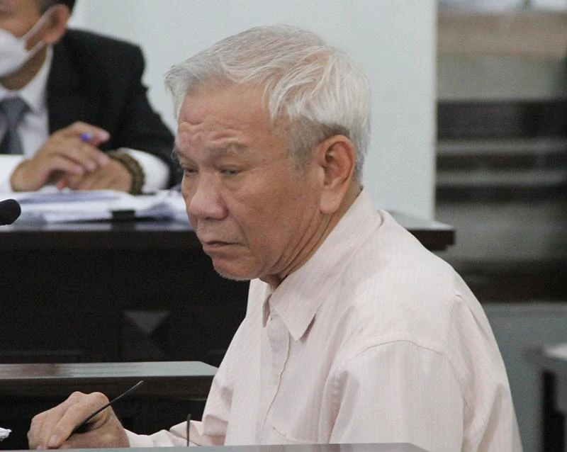 Bị cáo Lê Văn Dẽ, cựu Giám đốc Sở Xây dựng, bị phạt ba năm tù. Ảnh: LÊ HIỀN