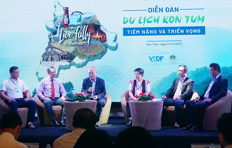 Diễn đàn “Du lịch Kon Tum - Tiềm năng và triển vọng”. Ảnh: LÊ KIẾN