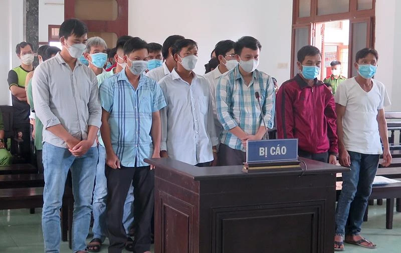 Vụ án có đến 34 bị cáo, nhiều người là cán bộ. Ảnh: VŨ XUÂN