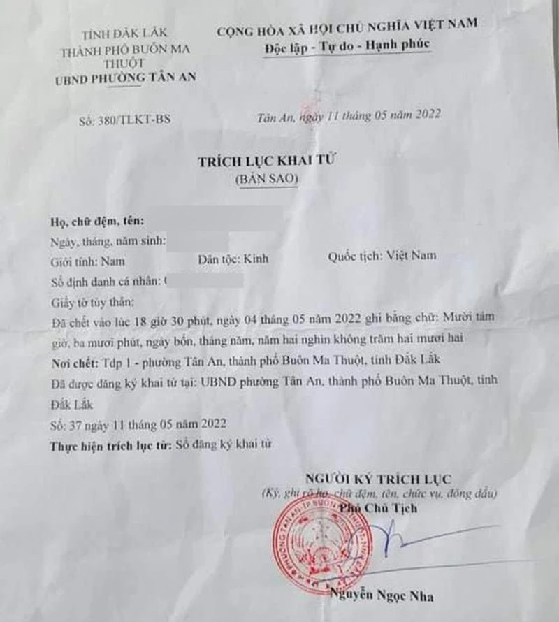 Giấy khai tử cháu L. do UBND phường Tấn An cấp. Giấy khai tử cháu L. do UBND phường Tấn An cấp.