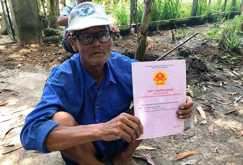 Người dân tố cáo cán bộ xã Canh Hòa thâu tóm đất công. Ảnh: CTV