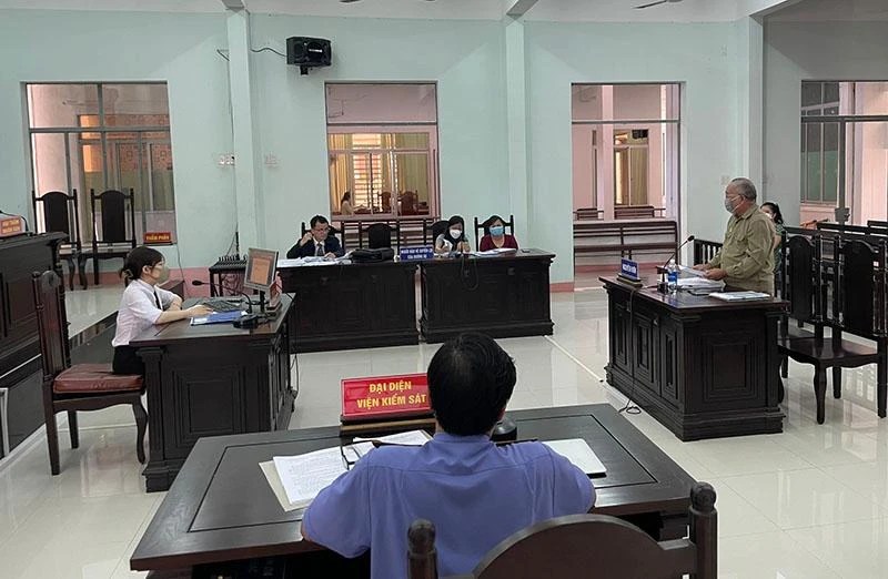 Phiên tòa xử vụ kiện chủ tịch UBND tỉnh Khánh Hòa vì từ chối cung cấp thông tin. Ảnh: ĐH
