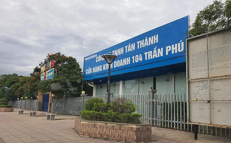 Cơ sở kinh doanh của Công ty TNHH Tân Thành chiếm giữ trên đất quốc phòng. Ảnh: HUỲNH HẢI
