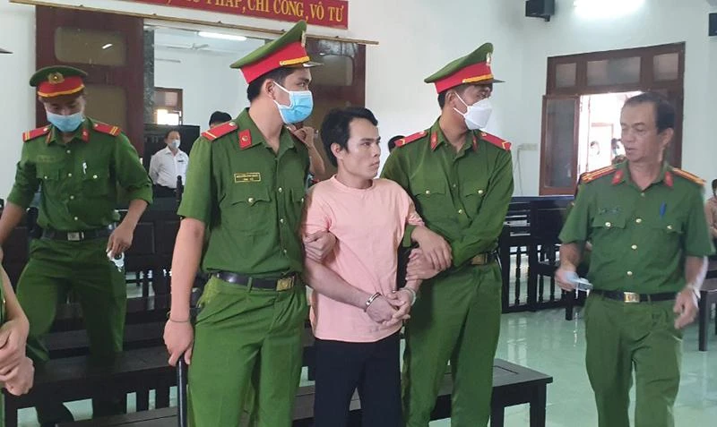 Bị cáo Đoàn Minh Hải tỏ ra hung dữ, mất bình tĩnh. Ảnh: TẤN LỘC