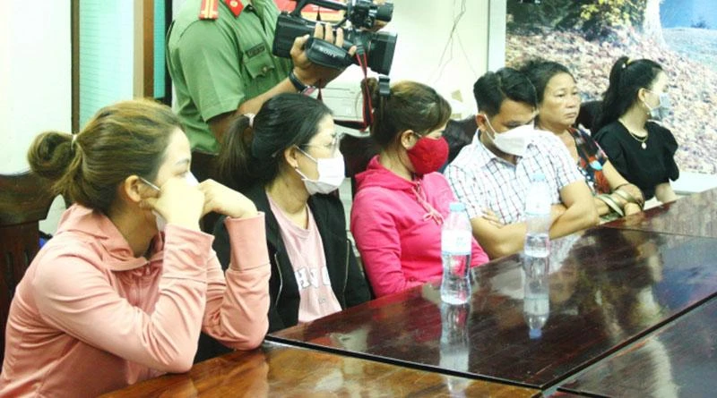 Những người bị bắt quả tang tại các tụ điểm lô đề. Ảnh: HT