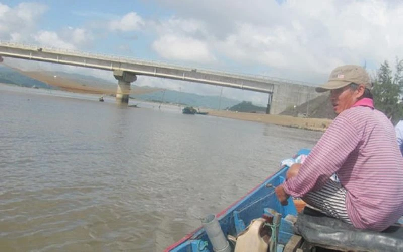 Vùng biển cửa sông Đà Nông, phường Hòa Hiệp Nam, thị xã Đông Hòa nơi anh Lê Thân cùng các bạn chài đi đánh cá và bị nạn. Ảnh minh họa