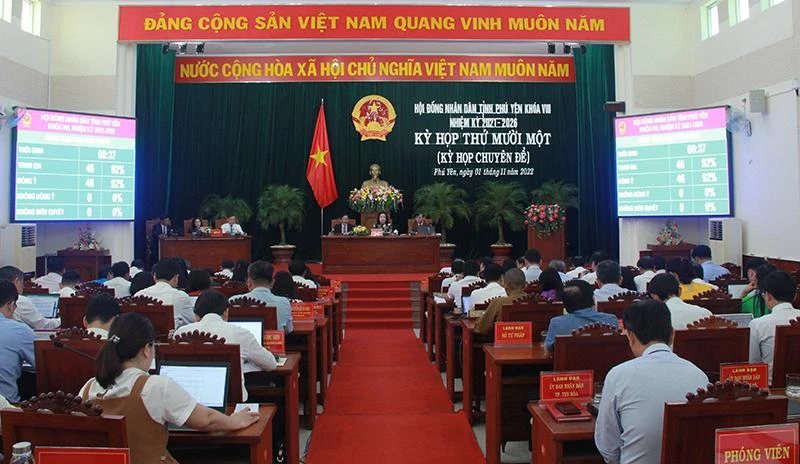 HĐND tỉnh Phú Yên họp tiến hành thủ tục miễn nhiệm chủ tịch UBND tỉnh. Ảnh: MINH KHÔI