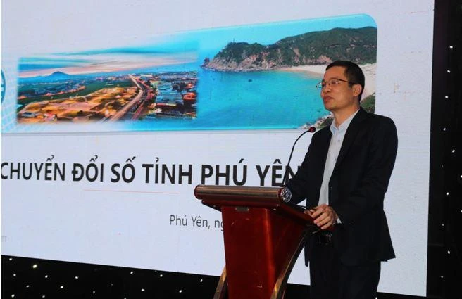 Ông Nguyễn Phú Tiến, Phó Cục trưởng Cục Chuyển đổi số quốc gia, Bộ TT&amp;TT phát biểu tại hội nghị. Ảnh: THỦY LOAN