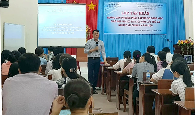 Tập huấn cho cán bộ, công chức ở Phú Yên. Ảnh: PYP