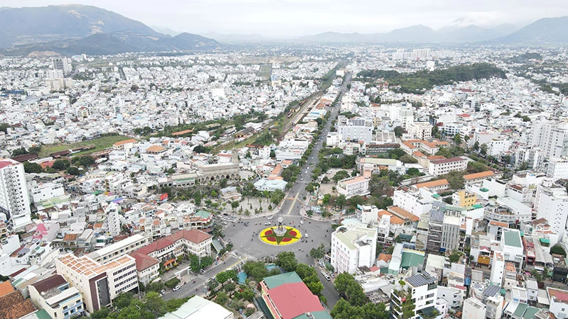 Đẩy mạnh kết nối hệ thống các đô thị để phát triển. Ảnh: HUỲNH HẢI