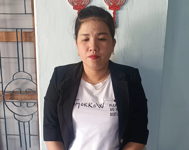 Bà Lê Thị Dung khi bị bắt quả tang. Ảnh: CACC