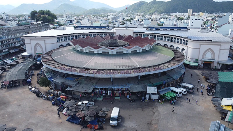 Chợ Đầm tròn Nha Trang có kiến trúc độc nhất vô nhị. Ảnh: MINH KHÔI
