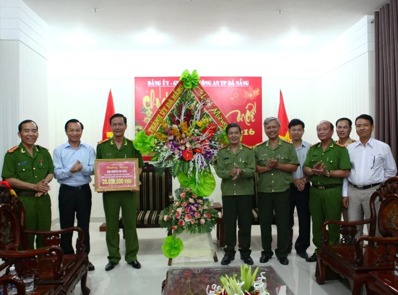 Ông Nguyễn Xuân Anh khen thưởng chuyên án bắt “trùm” ma túy ảnh 1