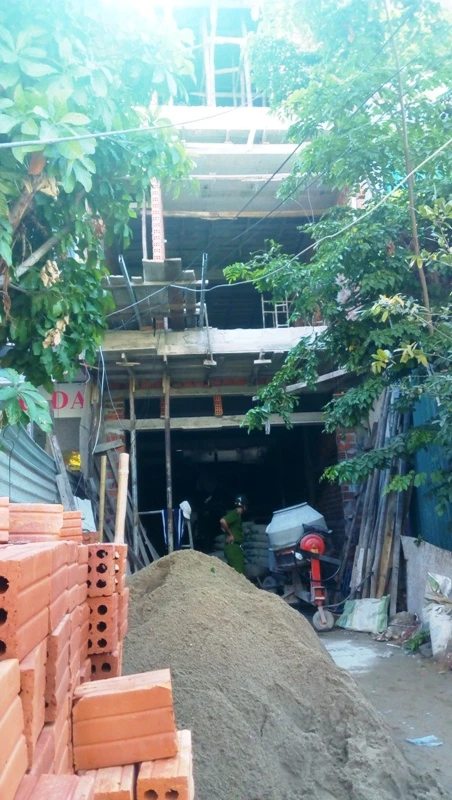 Sập dàn giáo, một công nhân nguy kịch ảnh 1