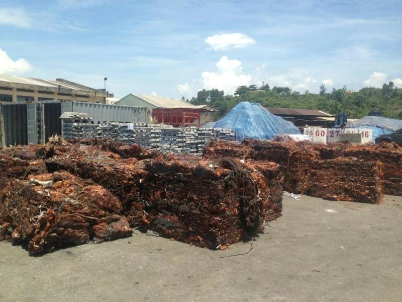 Mặc dù tờ khai hải quan là vải vụn nhưng bên trong là nhôm và đồng.