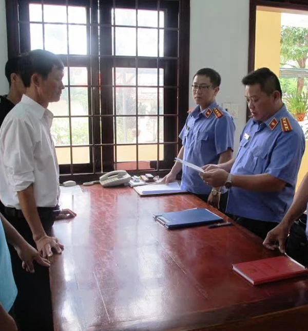 Cơ quan điều tra VKS Tối cao đọc lệnh bắt giam thư ký Mạnh.