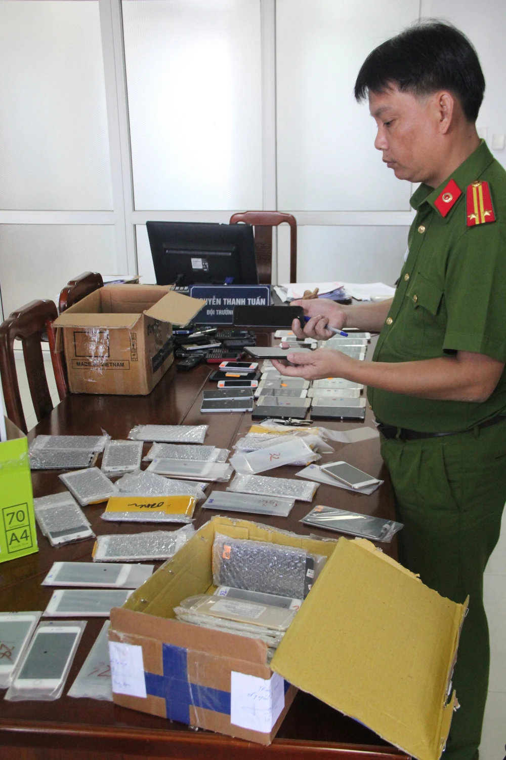 Công an Đà Nẵng bắt hàng chục chiếc iPhone 7 nhập lậu ảnh 1