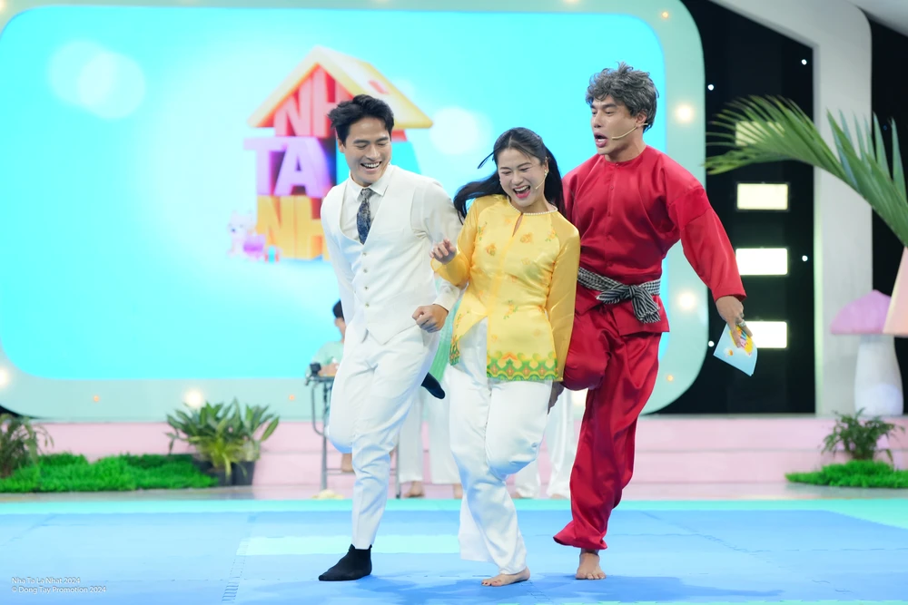 Bô 3 MC: Lê Dương Bảo Lâm (phải), Lâm Vỹ Dạ (giữa) và Võ Tấn Phát (trái)