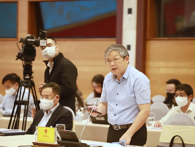 Người phát ngôn Bộ Công an - Thiếu tướng Hoàng Anh Tuyên thông tin về nhiệm vụ của công an cấp xã sau khi bỏ công an cấp huyện. Ảnh: X.Đ