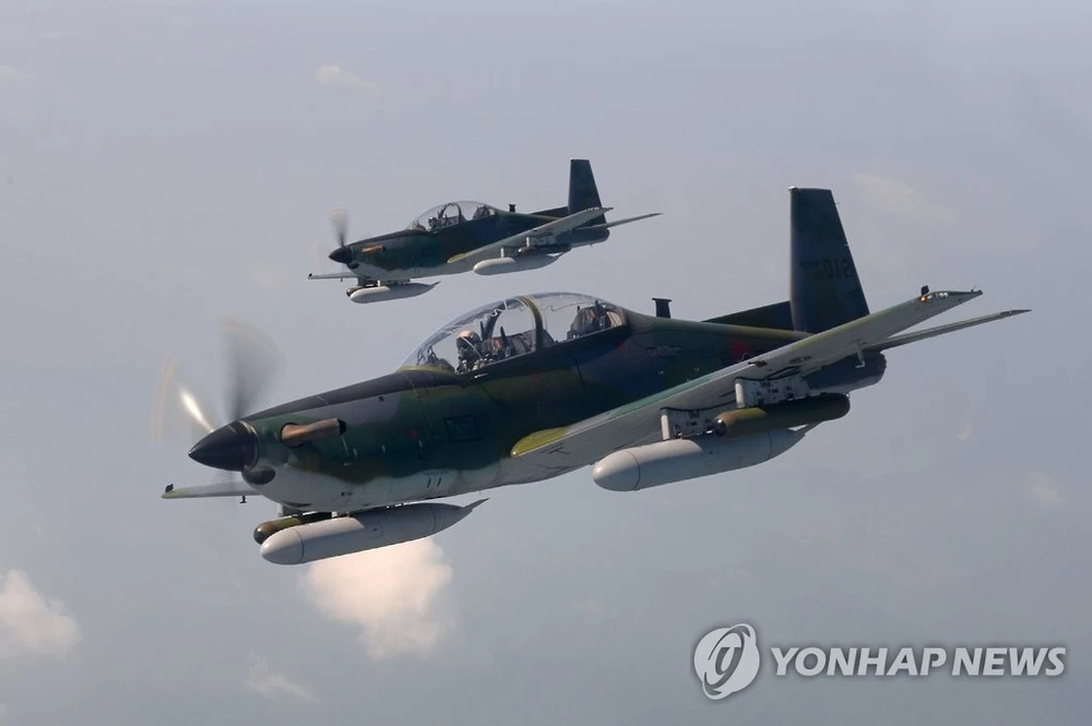Không quân Hàn Quốc lên tiếng xin lỗi sau khi một chiếc máy bay KA-1 thả nhầm 2 súng máy và các thùng nhiên liệu rỗng.