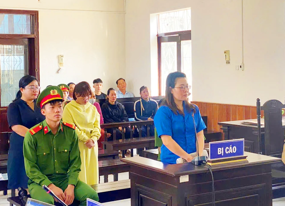 Cựu phó phòng công chứng bị phạt 2,6 năm tù vì nhận hối lộ