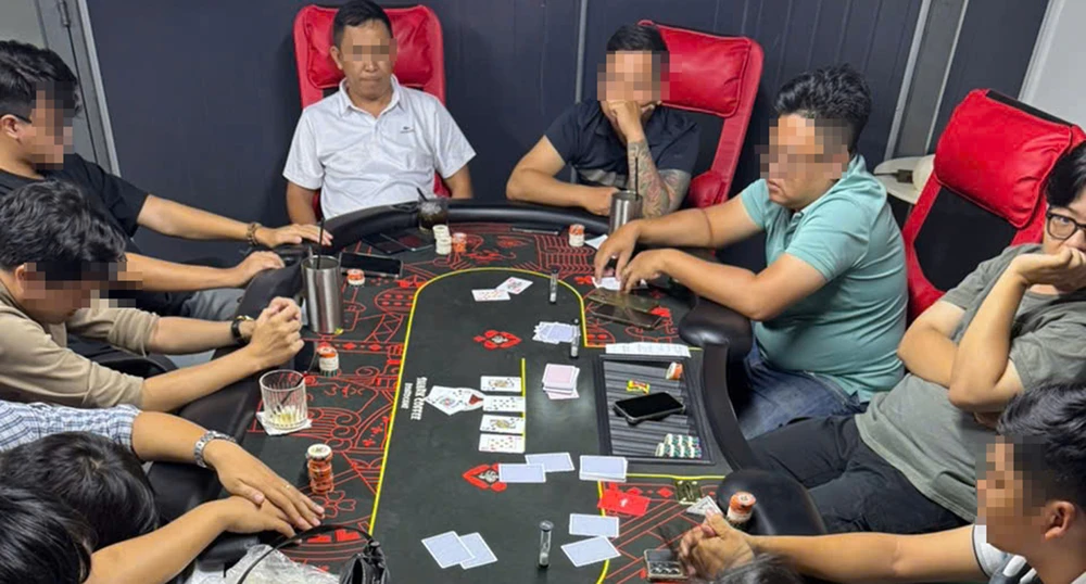 Triệt phá tụ điểm chơi bài Poker trong quán Bida AMAZING ở Cần Thơ