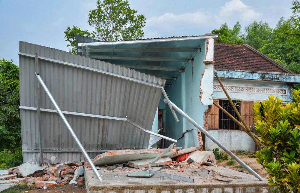 Xe tải tông sập căn nhà cấp bốn vừa được xây tặng, bé 5 tháng tuổi tử vong
