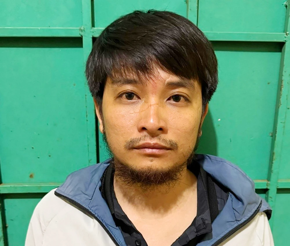 Khởi tố chủ quán karaoke bắt ép 2 thiếu nữ chiều chuộng khách