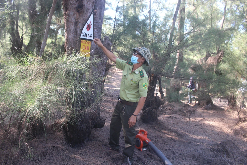 Bỏ túi 1,2 tỉ tiền doanh nghiệp hỗ trợ thêm cho dân, 1 cựu Giám đốc bị khởi tố